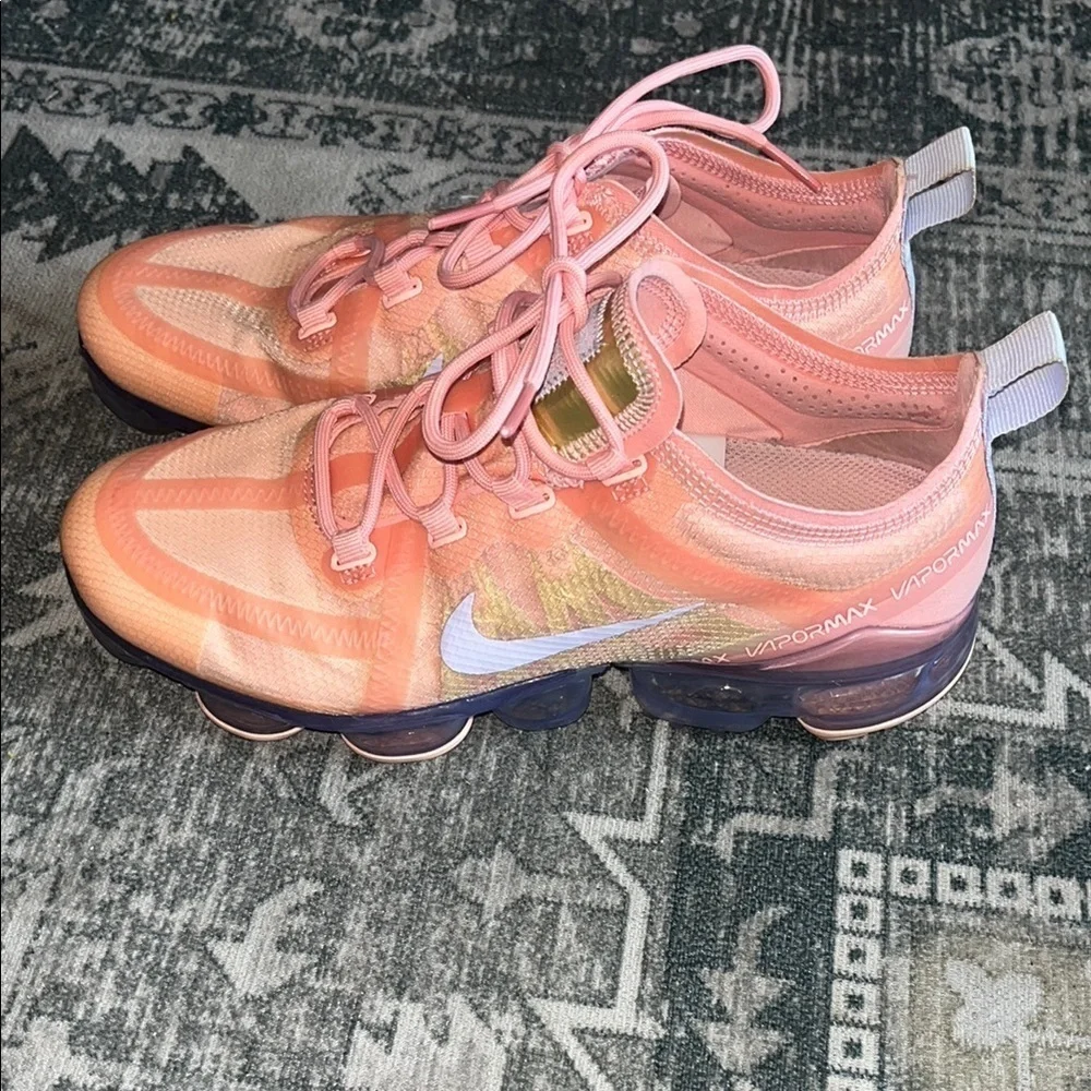 Nike Women’s Air VaporMax Bleached Coral Sneakers size 7